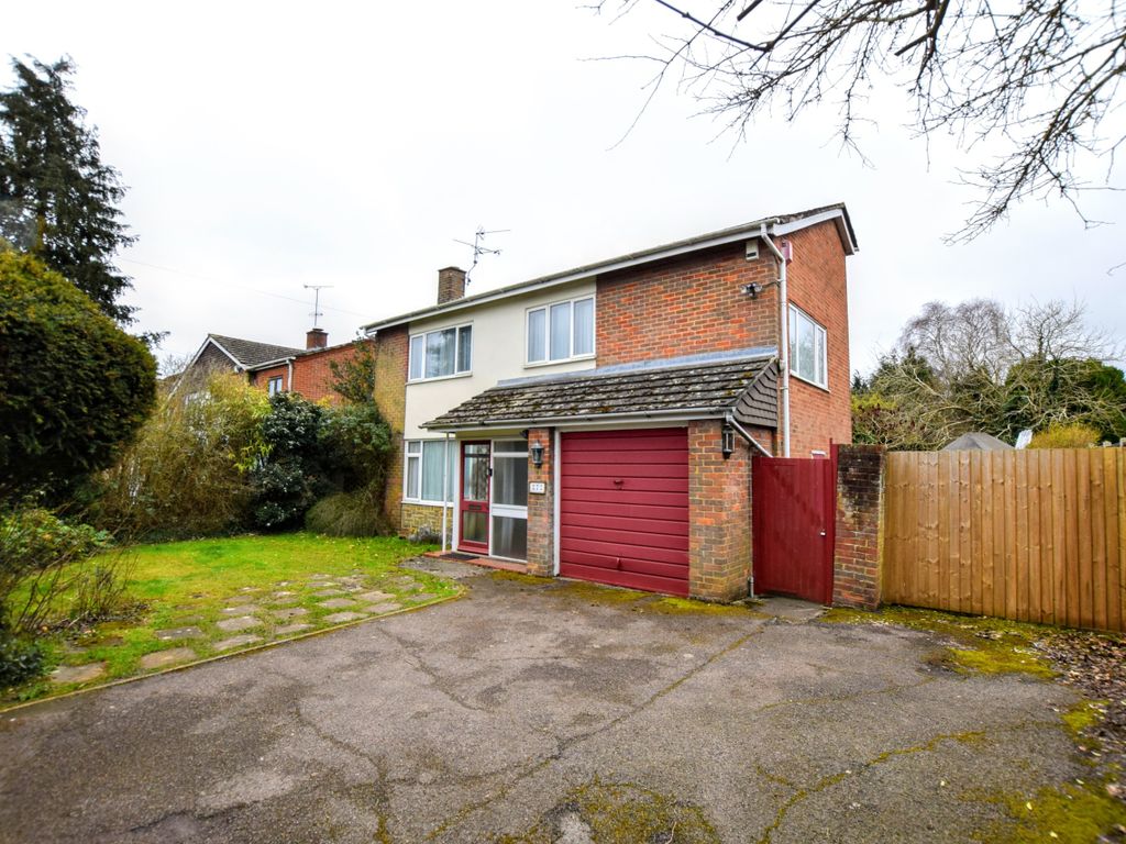 4 bed detached house for sale in Tring Road, Aylesbury HP20, £650,000