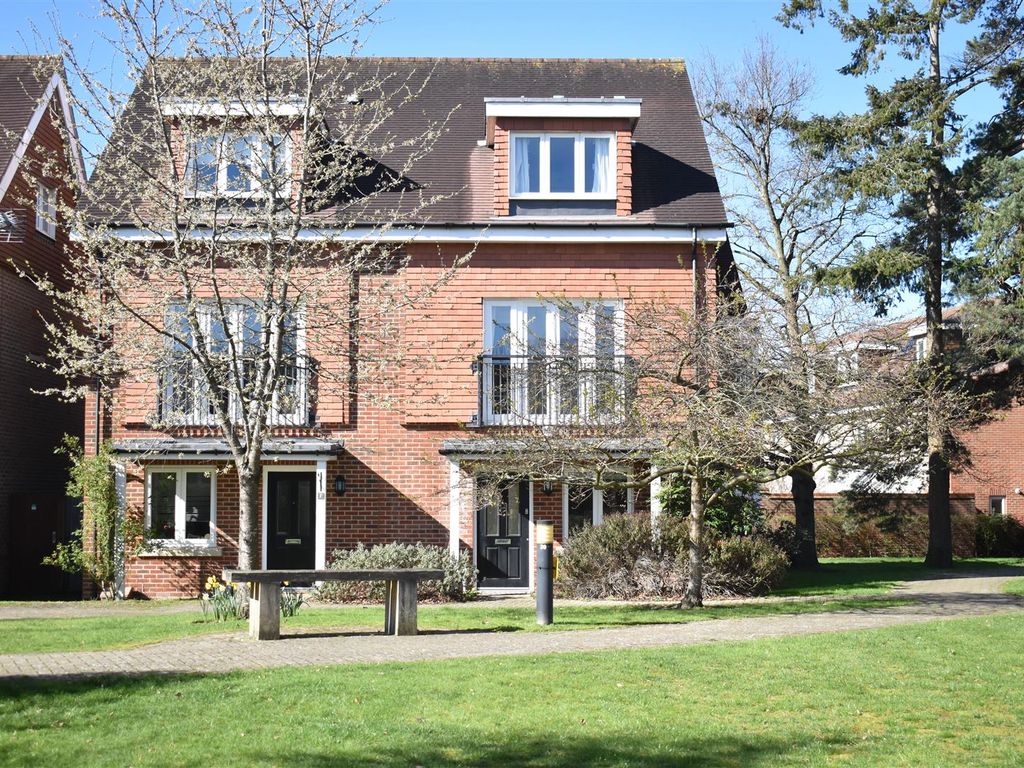 4 bed semi-detached house for sale in Elliston Way, Ashtead KT21, £700,000