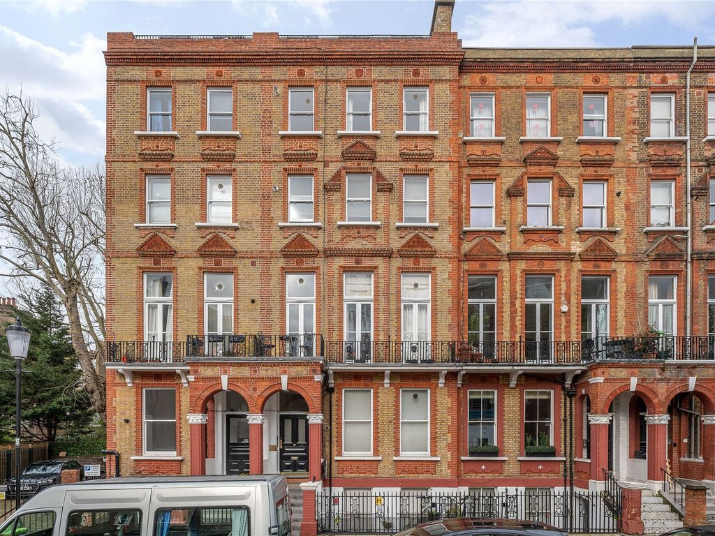 1 bed flat for sale in Nevern Square, Earl's Court SW5, £675,000