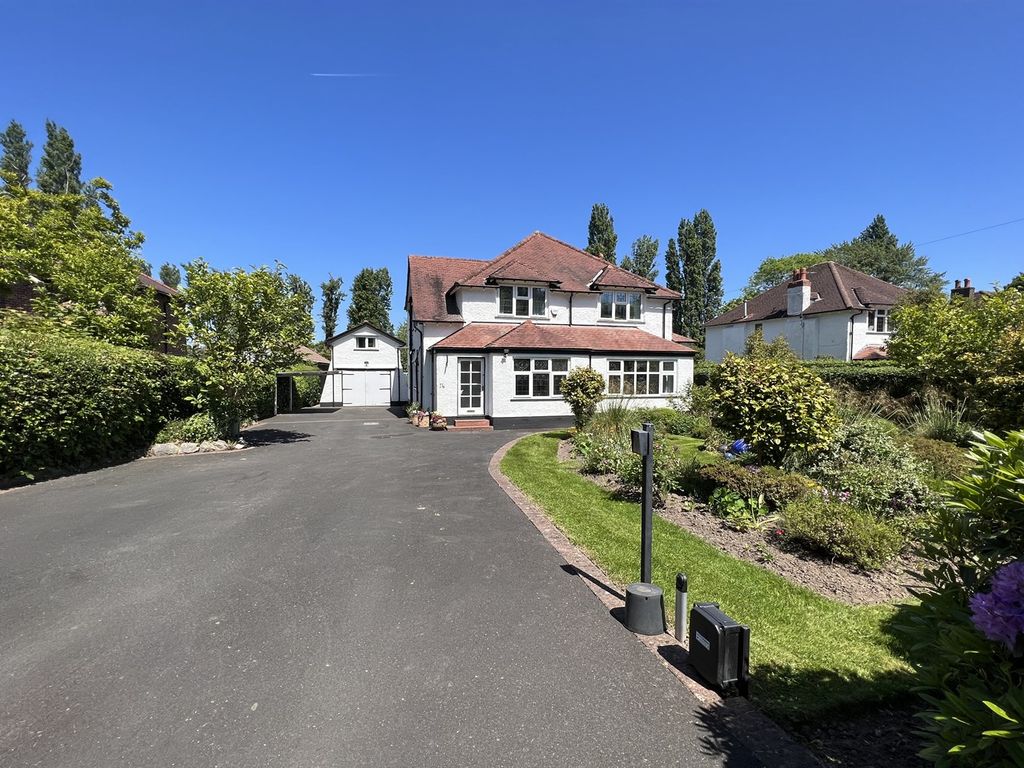 4 bed detached house for sale in Bramhall Park Road, Bramhall, Stockport SK7, £925,000