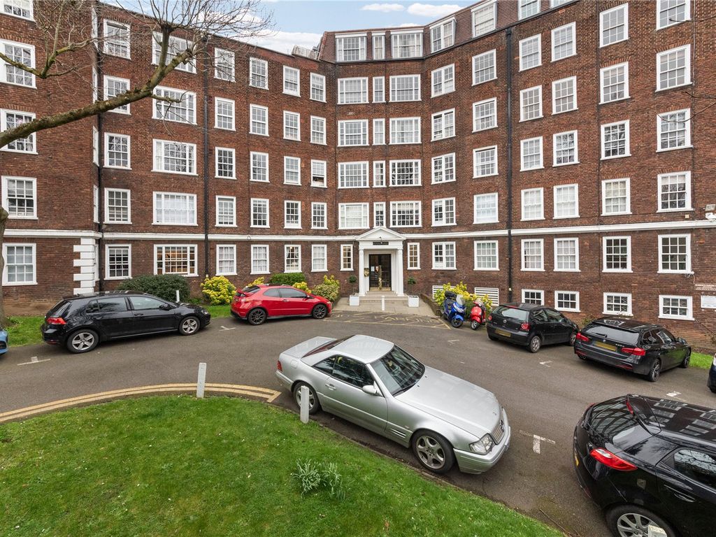 1 bed flat for sale in Eton College Road, London NW3, £580,000