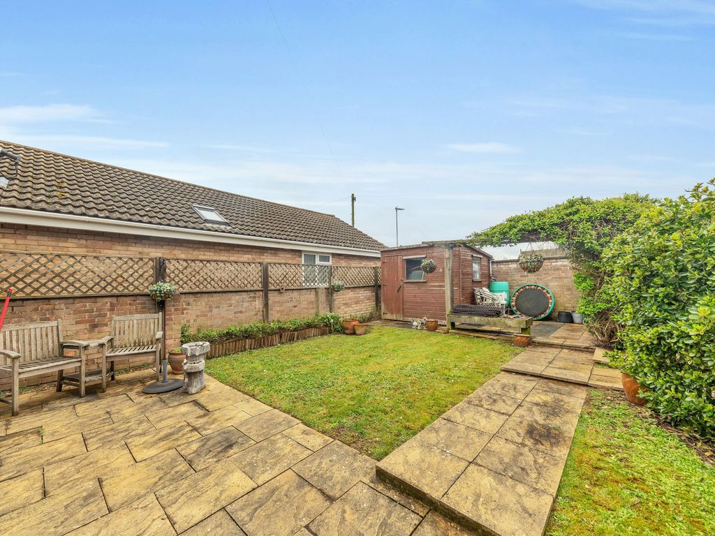 2 bed detached bungalow for sale in Elm Tree Drive, Bassingbourn SG8, £350,000