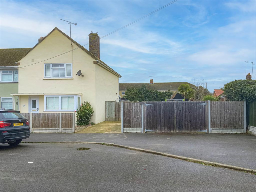 3 bed end terrace house for sale in Alamein Road, Burnham-On-Crouch CM0, £445,000