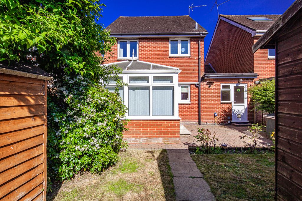 3 bed property for sale in 15 Bensgrove Close, Woodcote RG8, £425,000