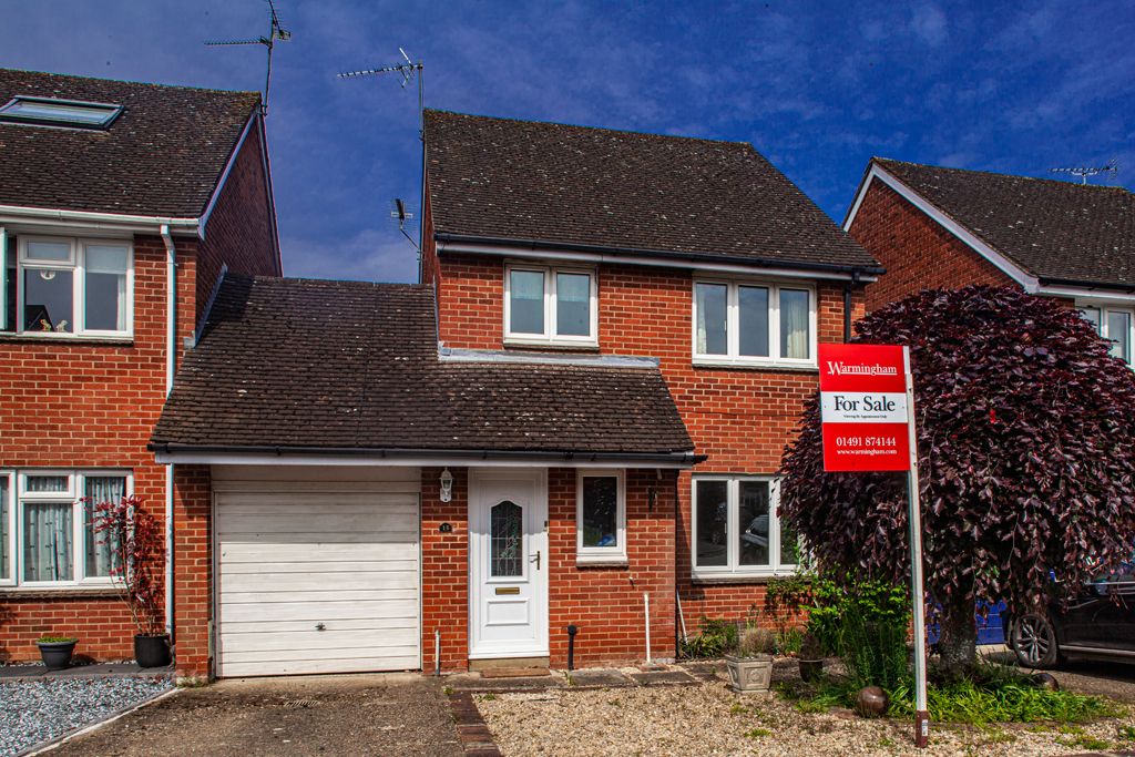 3 bed property for sale in 15 Bensgrove Close, Woodcote RG8, £425,000