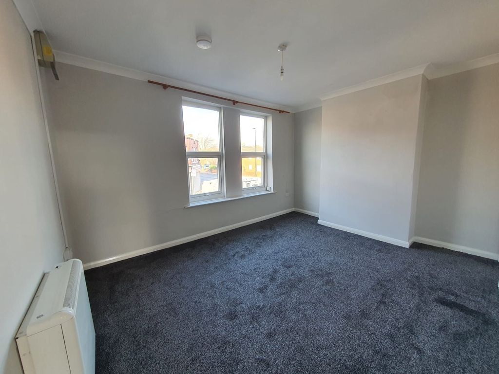 1 bed flat to rent in High Street, Bentley DN5, £525 pcm