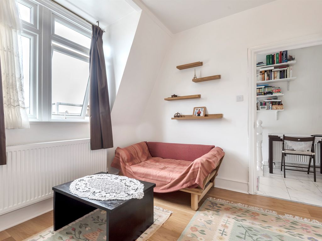 1 bed flat for sale in Shinfield Street, London W12, £375,000