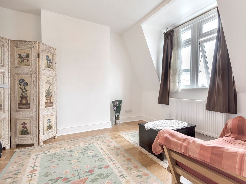 1 bed flat for sale in Shinfield Street, London W12, £375,000