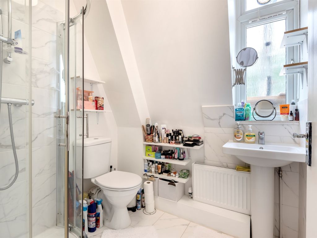 1 bed flat for sale in Shinfield Street, London W12, £375,000