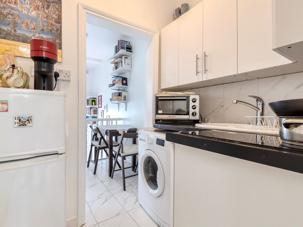 1 bed flat for sale in Shinfield Street, London W12, £375,000