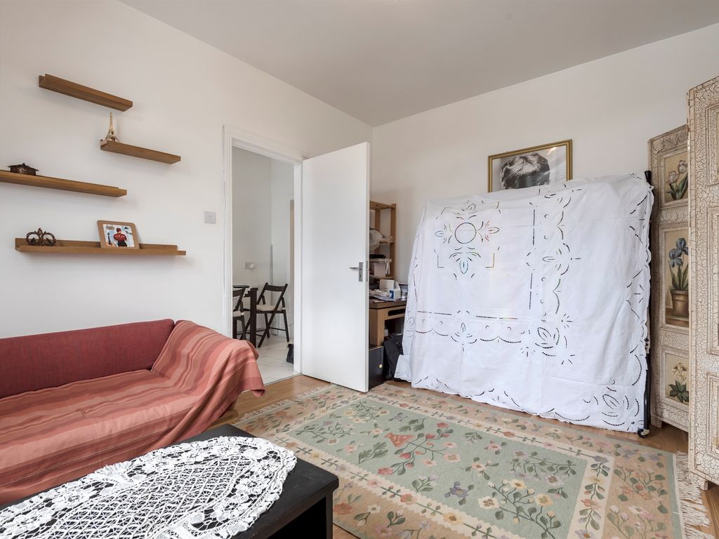 1 bed flat for sale in Shinfield Street, London W12, £375,000