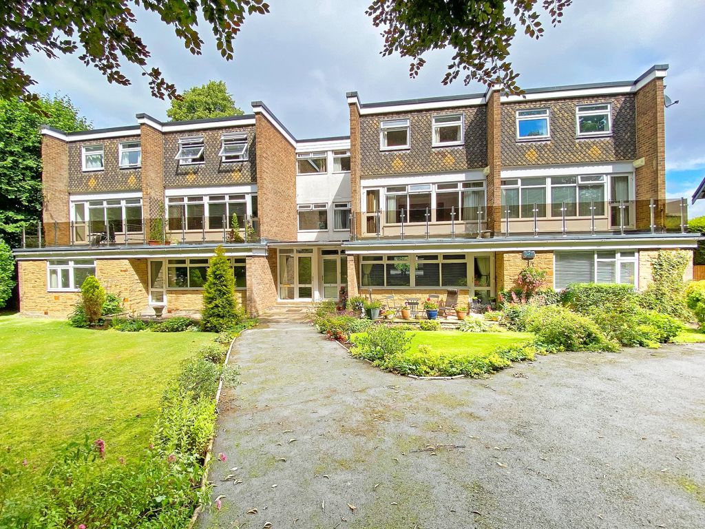 3 bed flat for sale in Rutland Court, Rutland Drive, Harrogate HG1, £350,000