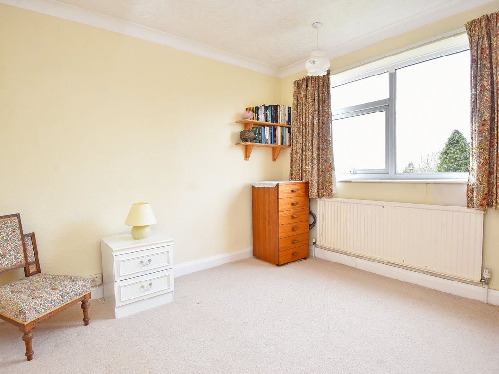 3 bed flat for sale in Rutland Court, Rutland Drive, Harrogate HG1, £350,000