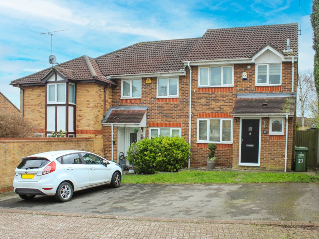 3 bed end terrace house for sale in Wheatear Place, Billericay CM11, £400,000