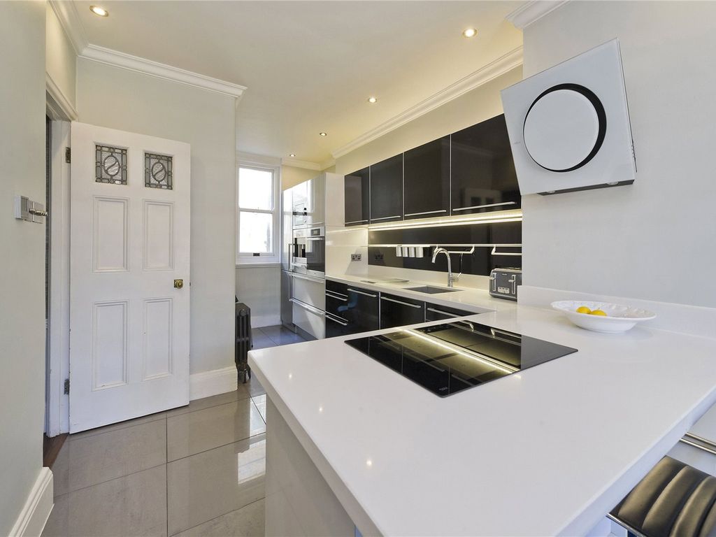 3 bed flat for sale in Marylebone Road, London NW1, £1,750,000