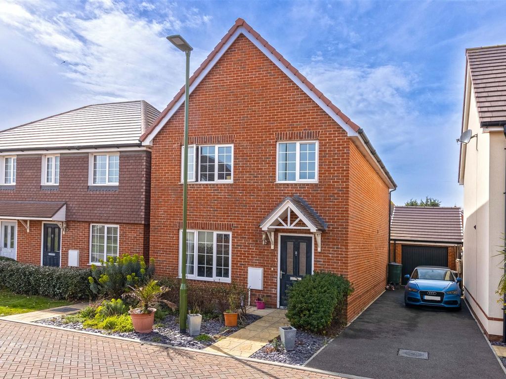 4 bed detached house for sale in Kilham Way, Ferring, Worthing BN12, £475,000