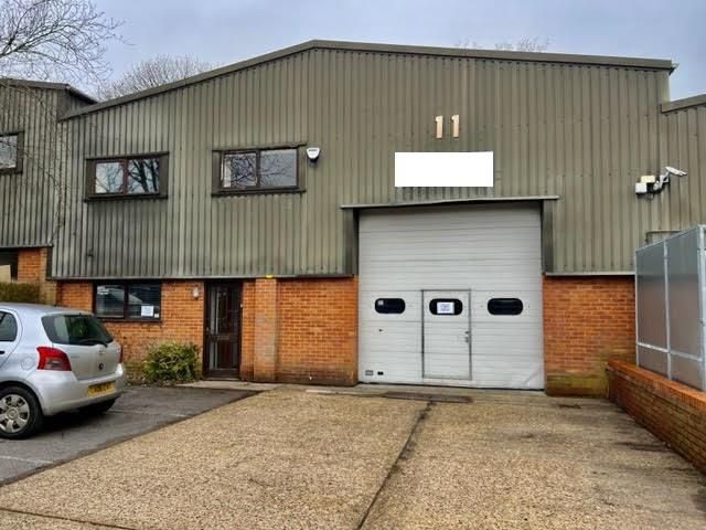 Light industrial to let in Lane End Industrial Park, Lane End, High Wycombe, Bucks HP14, £34,950 pa