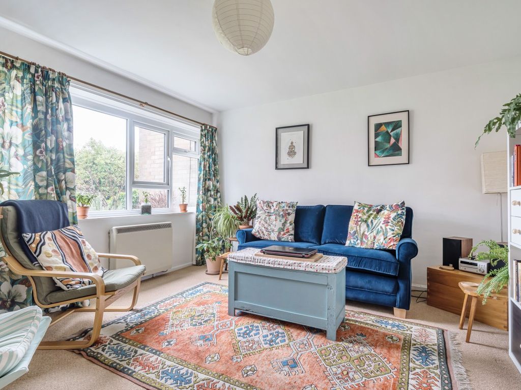 2 bed flat for sale in Winton Court, Winton Road, Petersfield, Hampshire GU32, £250,000