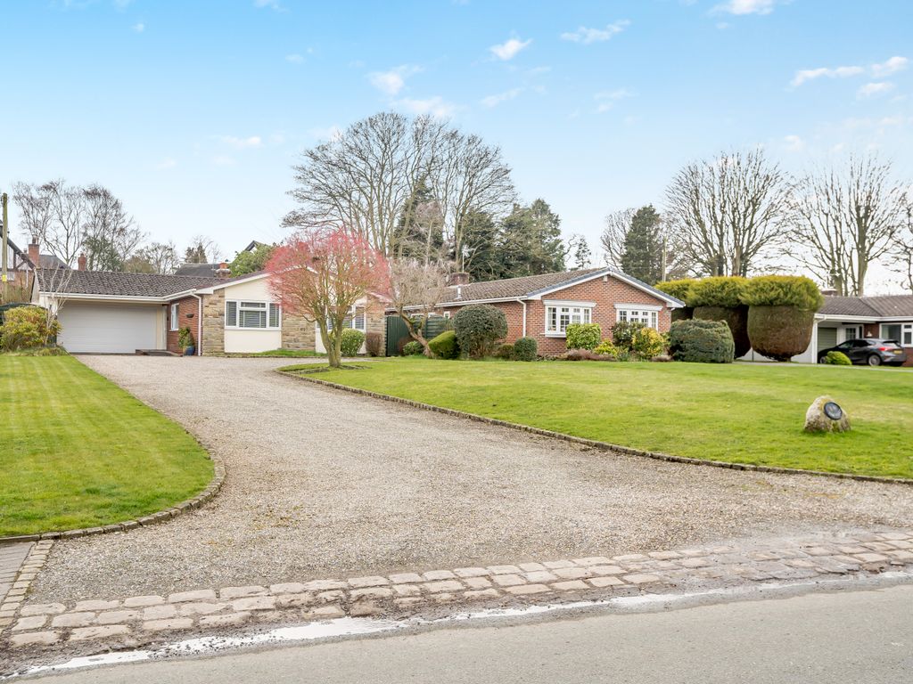 3 bed bungalow for sale in School Lane, Tarporley CW6, £585,000