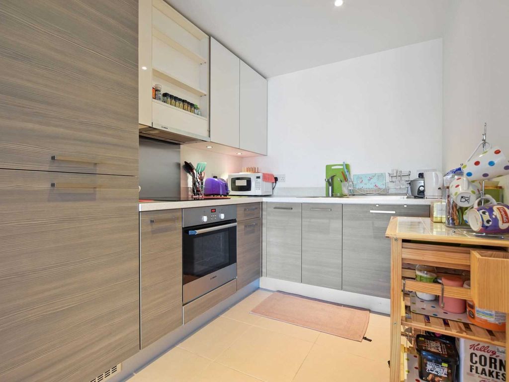 1 bed flat for sale in Napier House, Bromyard Avenue, Acton, London W3, £360,000