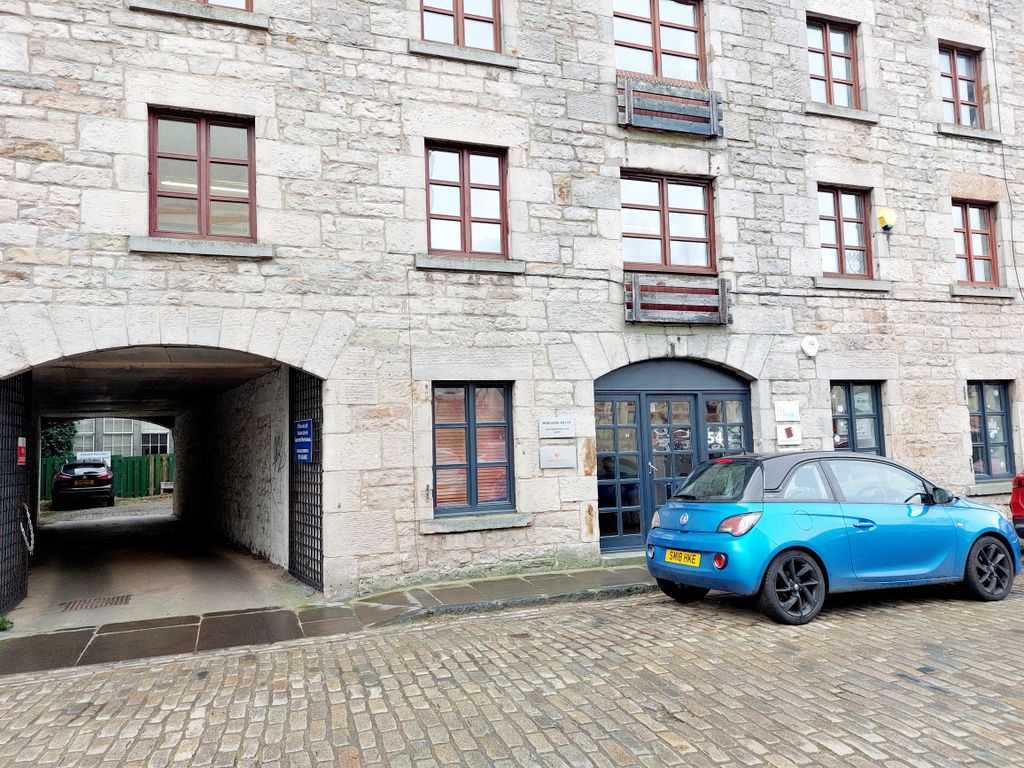 Office to let in Timber Bush, Edinburgh EH6, £18,000 pa