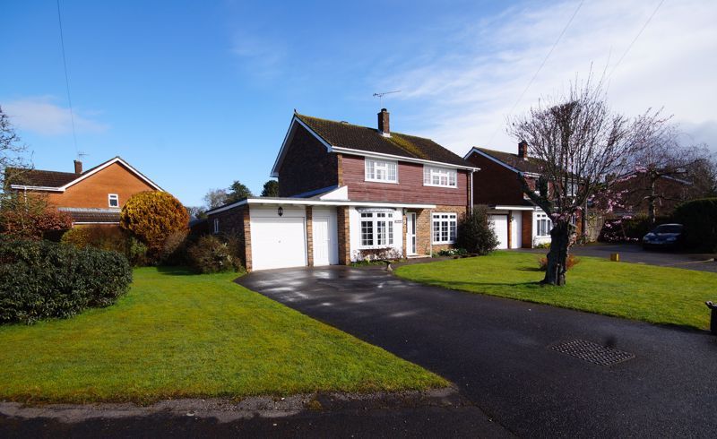 3 bed detached house for sale in Honorwood Close, Prestwood, Great Missenden HP16, £700,000