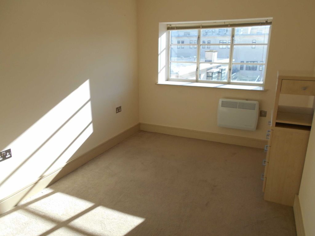 2 bed flat to rent in Woodlands, Hayes Road, Sully, Penarth. CF64, £1,000 pcm