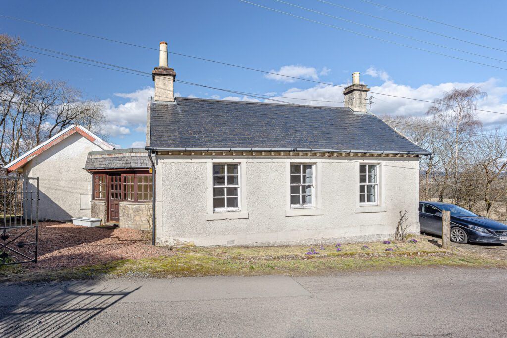 2 bed cottage for sale in West High Lodge, Kippen FK8, £195,000