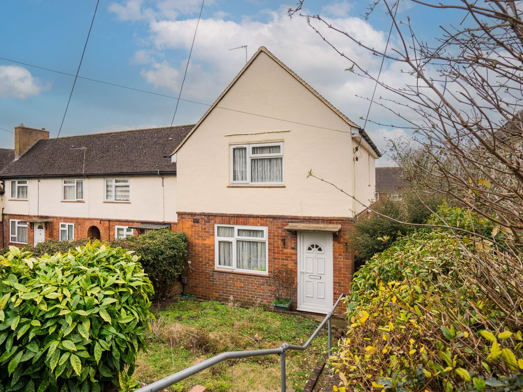 3 bed end terrace house for sale in Milton Road, Chesham HP5, £350,000