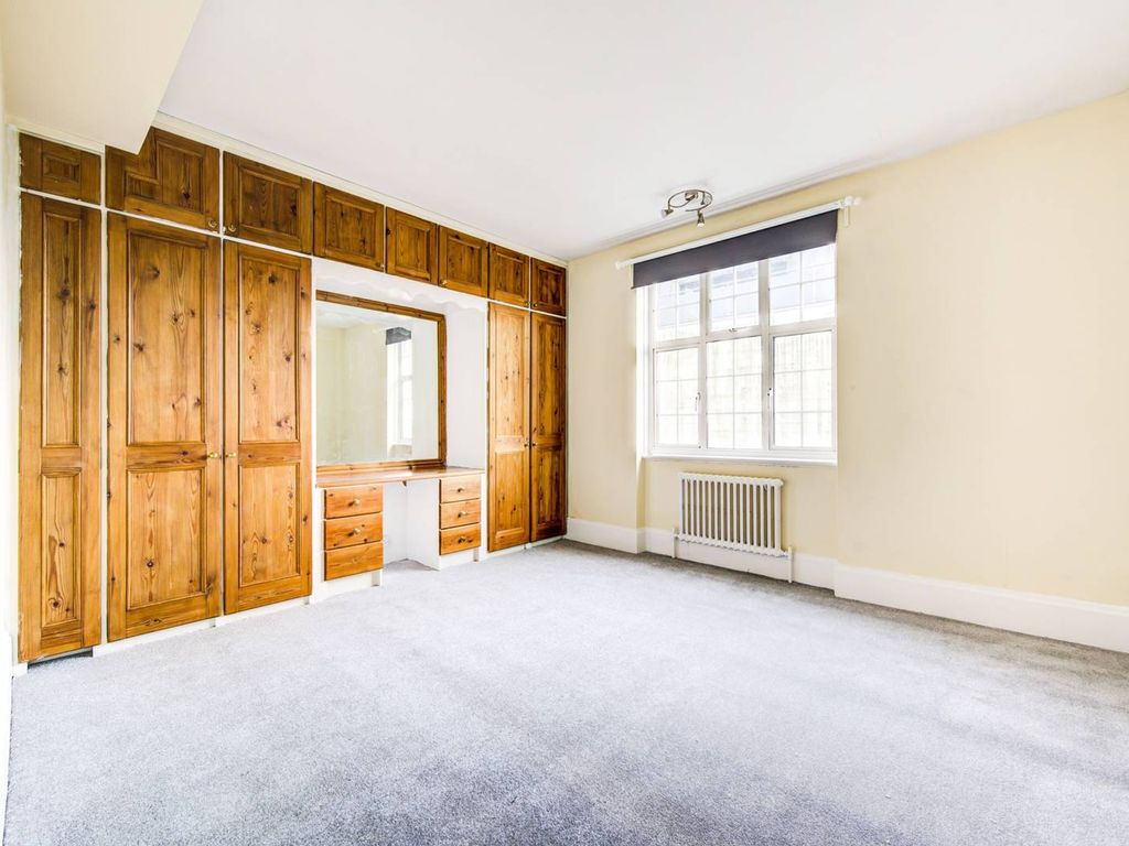 2 bed flat for sale in Kensington High Street, High Street Kensington, London W14, £900,000