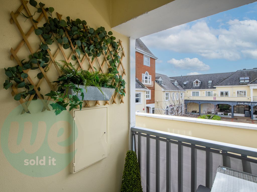 1 bed flat for sale in Lakeside, Aylesbury HP19, £210,000