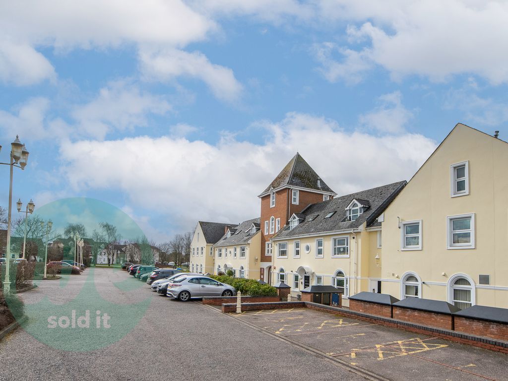 1 bed flat for sale in Lakeside, Aylesbury HP19, £210,000