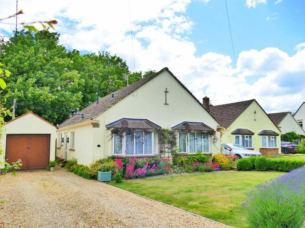 3 bed detached bungalow for sale in Horsebrook Park, Calne SN11, £450,000