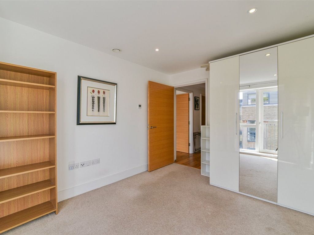 2 bed flat to rent in Keynes House, Kingsley Walk, Cambridge, Cambridgeshire CB5, £2,250 pcm