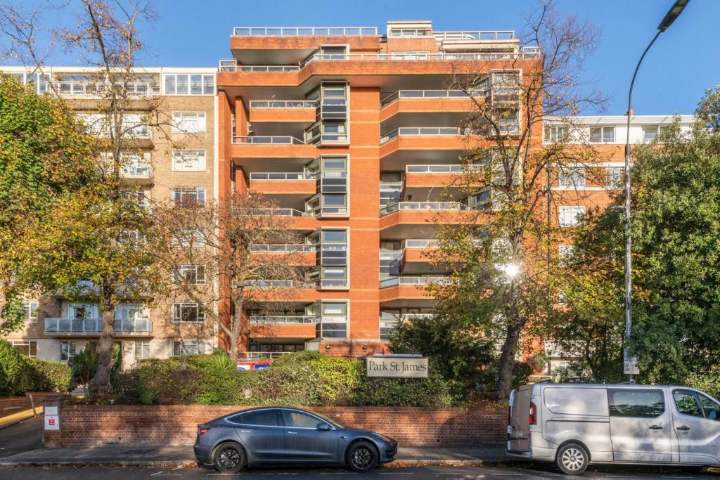 3 bed flat for sale in Park St James, St James's Terrace, St Johns Wood NW8, £2,595,000