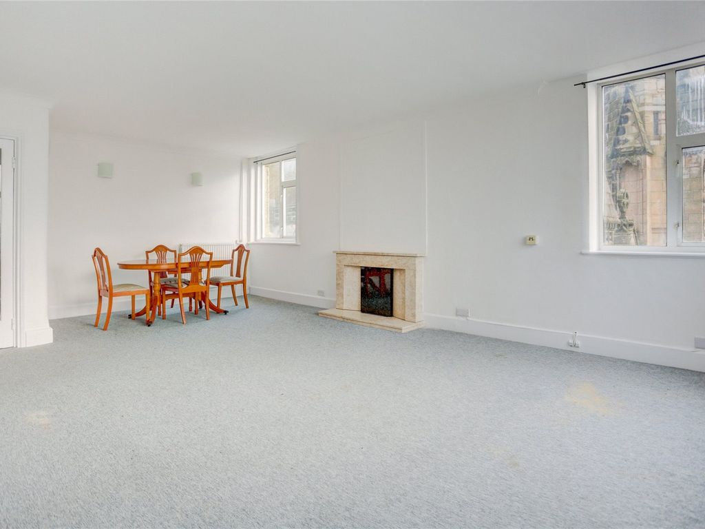 2 bed flat to rent in The Drive, Hove, East Sussex BN3, £2,100 pcm