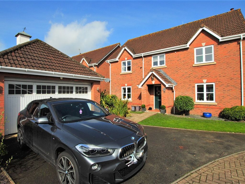 4 bed country house for sale in Cambrian Way, Marshfield, Cardiff CF3, £569,500