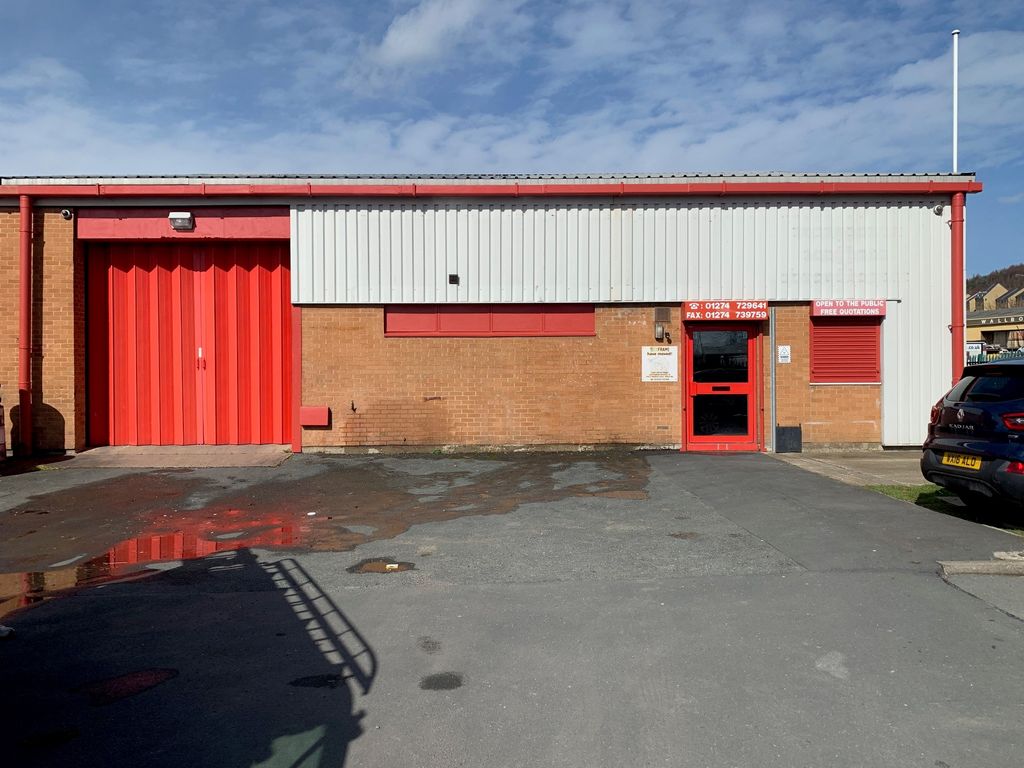 Warehouse to let in Hillam Road, Bradford BD2, £20,000 pa