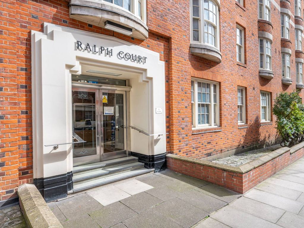 2 bed flat for sale in Queensway, Bayswater, London W2, £550,000