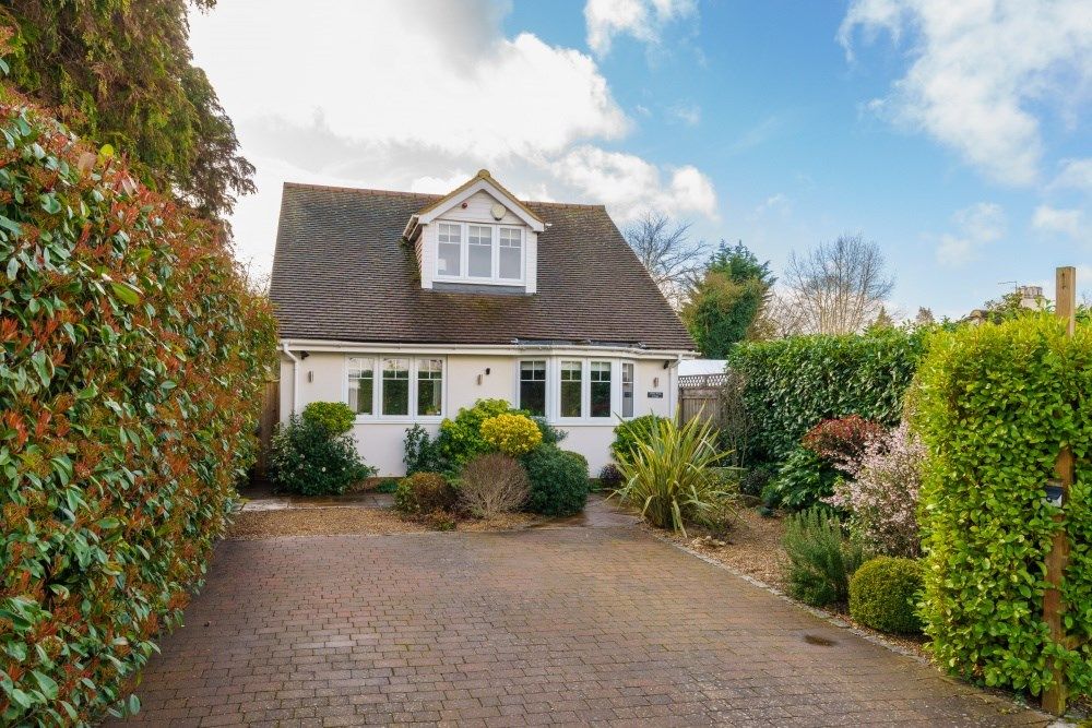 3 bed detached house for sale in Kingsway, Farnham Common SL2, £735,000