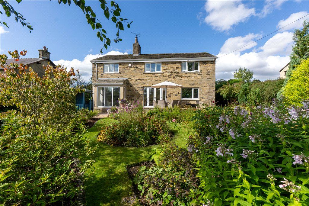 3 bed detached house for sale in Stirton, Skipton BD23, £775,000