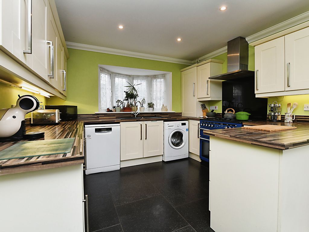 3 bed detached house for sale in Austral Way, Chelmsford CM3, £425,000