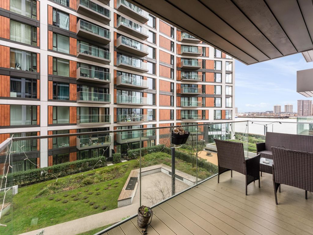 2 bed flat for sale in Deveraux House, Duke Of Wellington Avenue, London SE18, £540,000