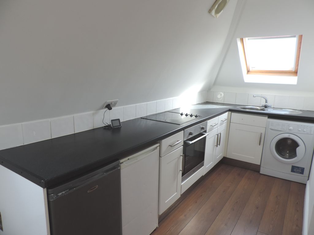 1 bed flat to rent in Monthermer Road, Cardiff CF24, £725 pcm