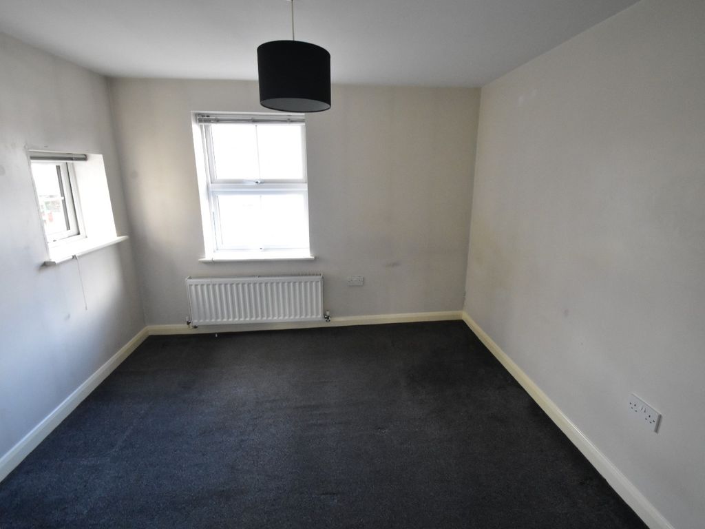 Studio to rent in High Street South, Dunstable, Bedfordshire LU6, £725 pcm