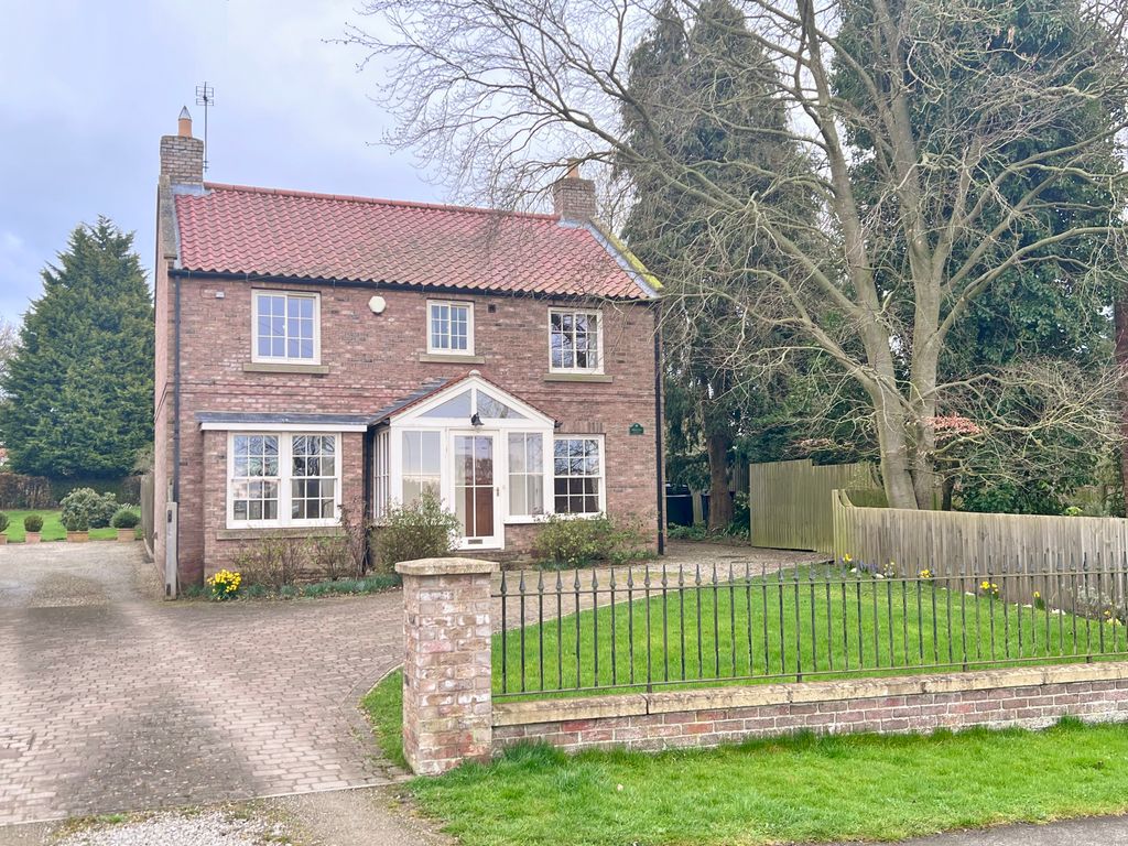 4 bed detached house to rent in Flaxton, York YO60, £1,800 pcm