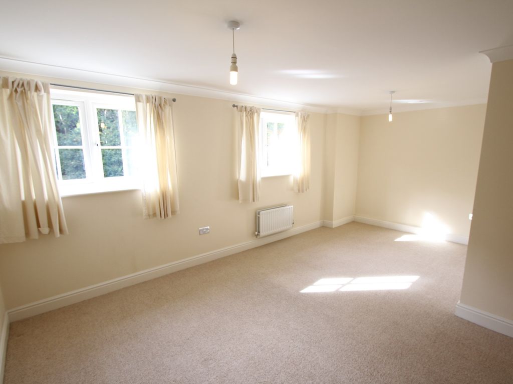 2 bed flat for sale in Dean Court Road, Oxford OX2, £399,999