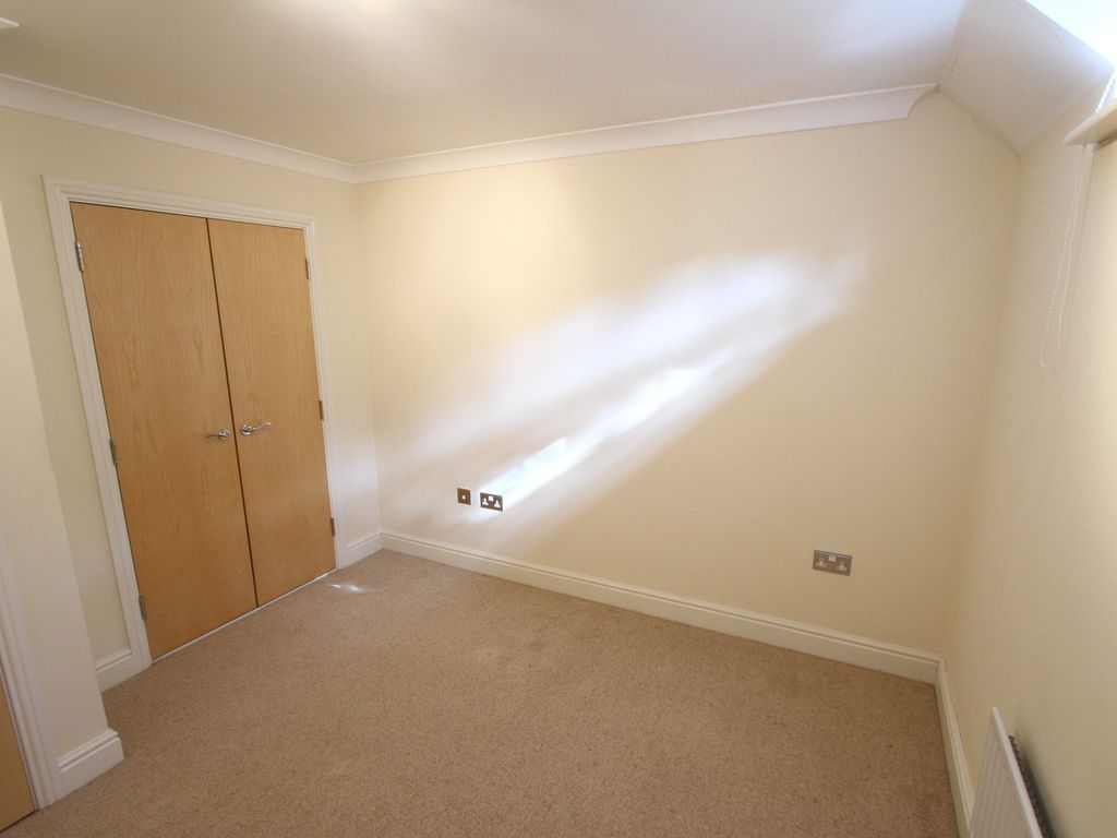 2 bed flat for sale in Dean Court Road, Oxford OX2, £399,999