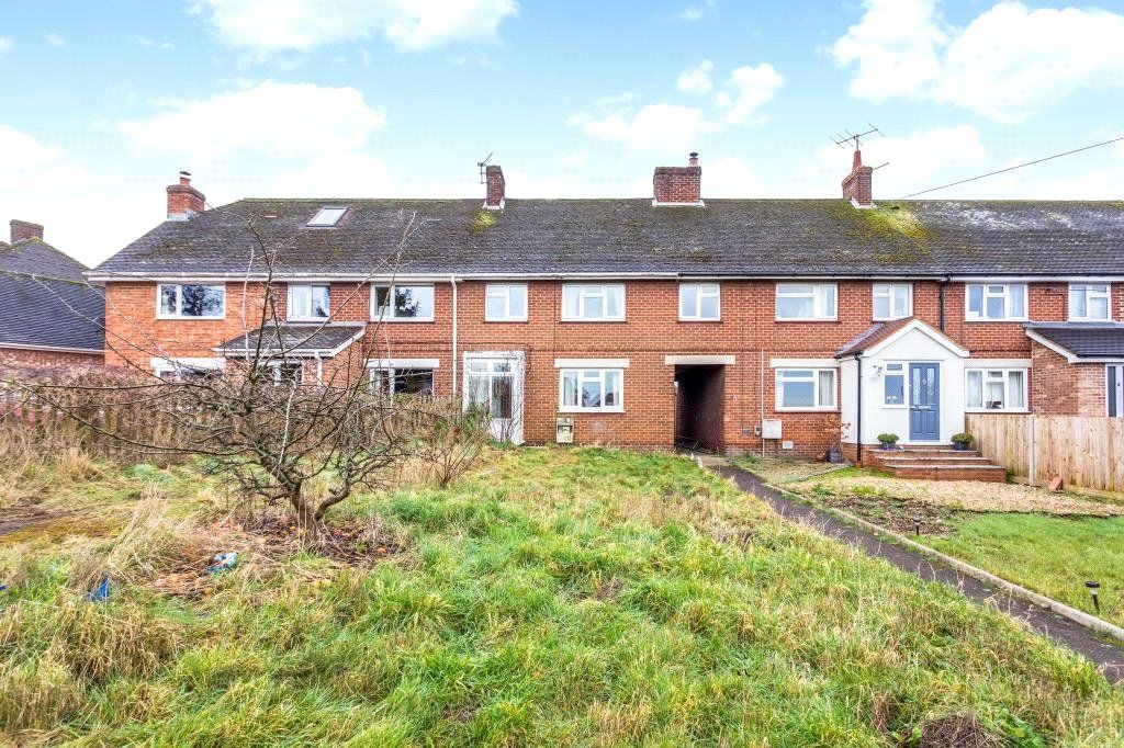 3 bed terraced house for sale in Sapley Lane, Overton, Basingstoke, Hampshire RG25, £300,000