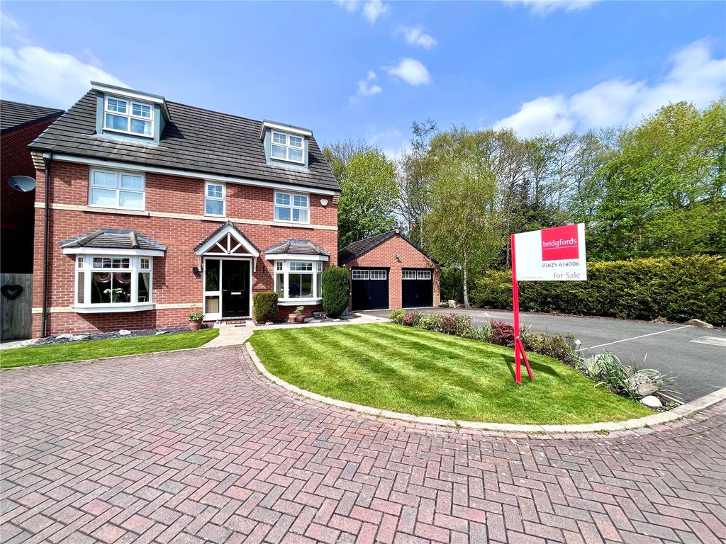 5 bed detached house for sale in Blueberry Way, Macclesfield SK10, £575,000